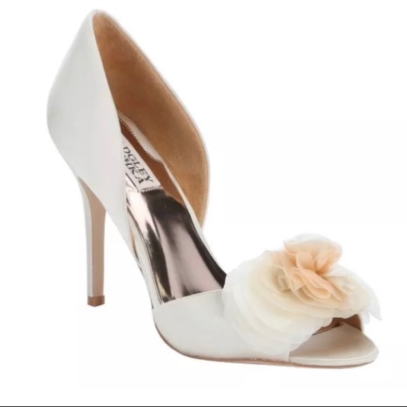 Badgley Mischka Ginseng Satin Peep-Toe Ivory Pumps - Picture 4 of 12